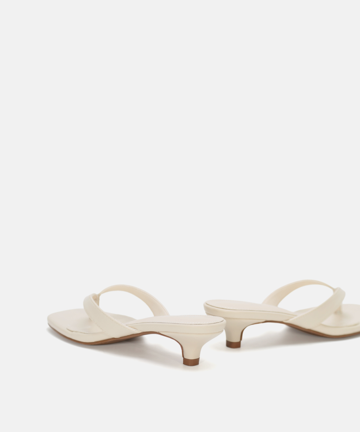 Sand&aacute;lia com salto efeito napa image number null